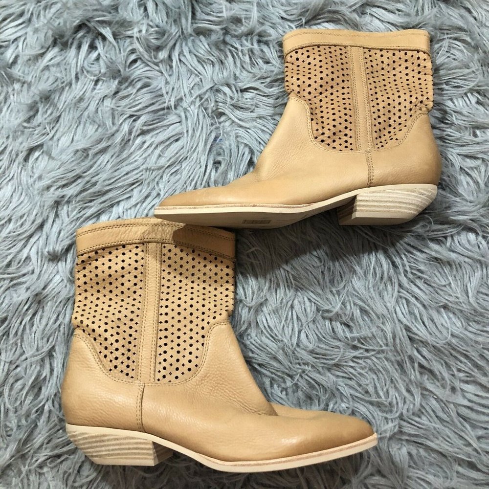 Dolce Vita Womens Union Closed Toe Mid-Calf